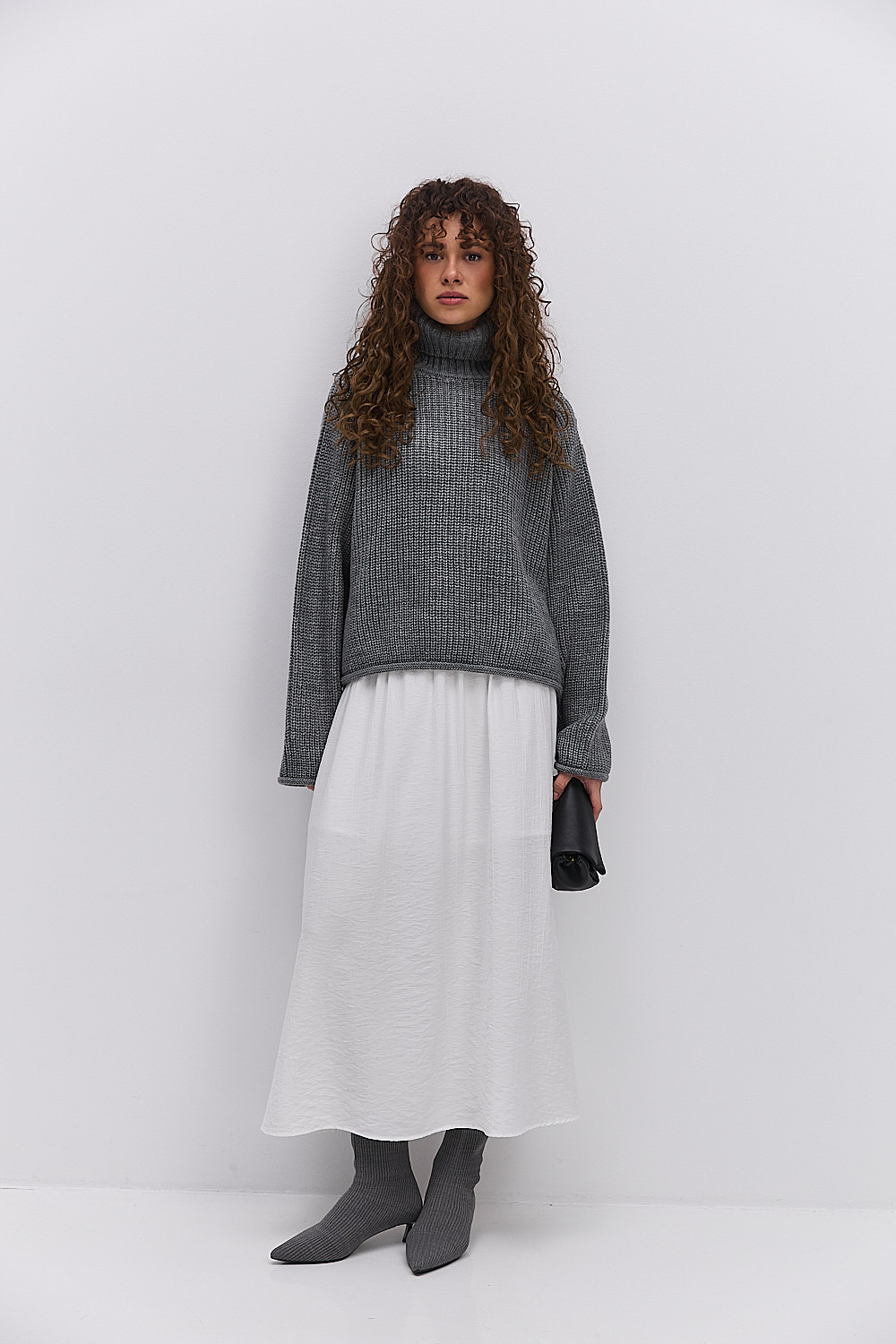 Жіночий в`язаний светр темно-сірий з рукавами-регланами