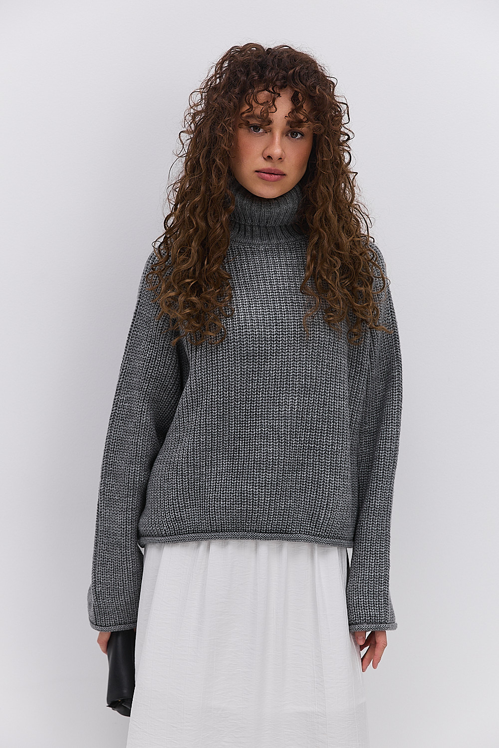 Жіночий в`язаний светр темно-сірий з рукавами-регланами