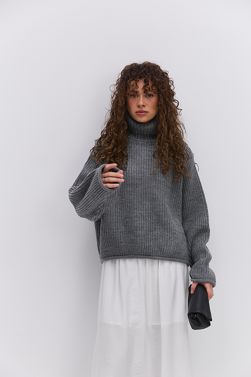 Жіночий в`язаний светр темно-сірий з рукавами-регланами