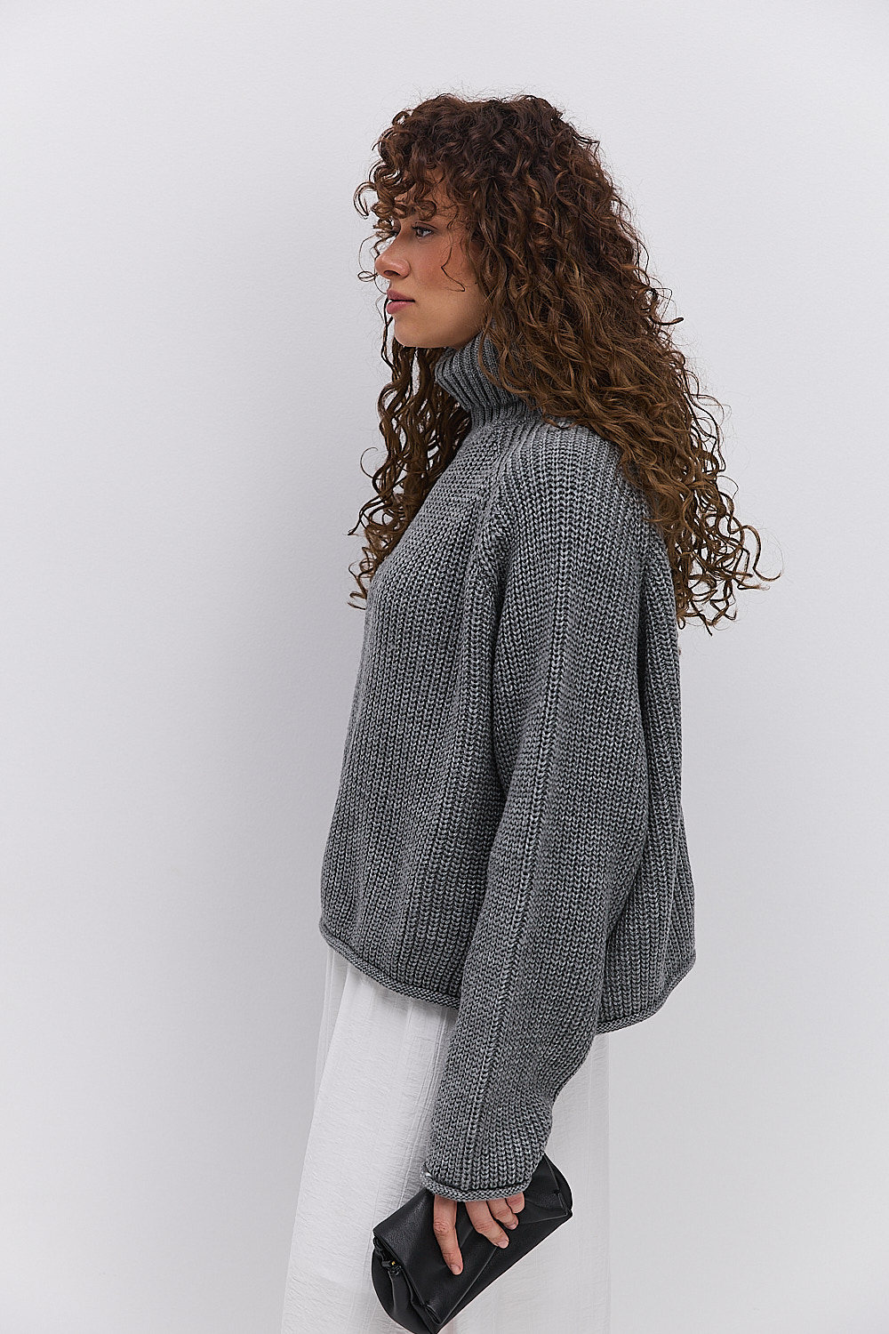 Жіночий в`язаний светр темно-сірий з рукавами-регланами