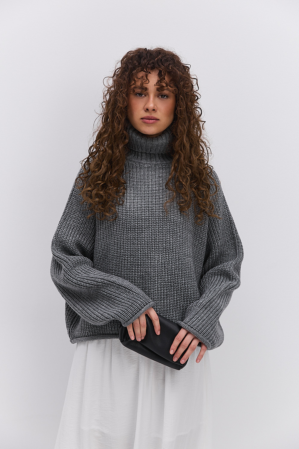 Жіночий в`язаний светр темно-сірий з рукавами-регланами