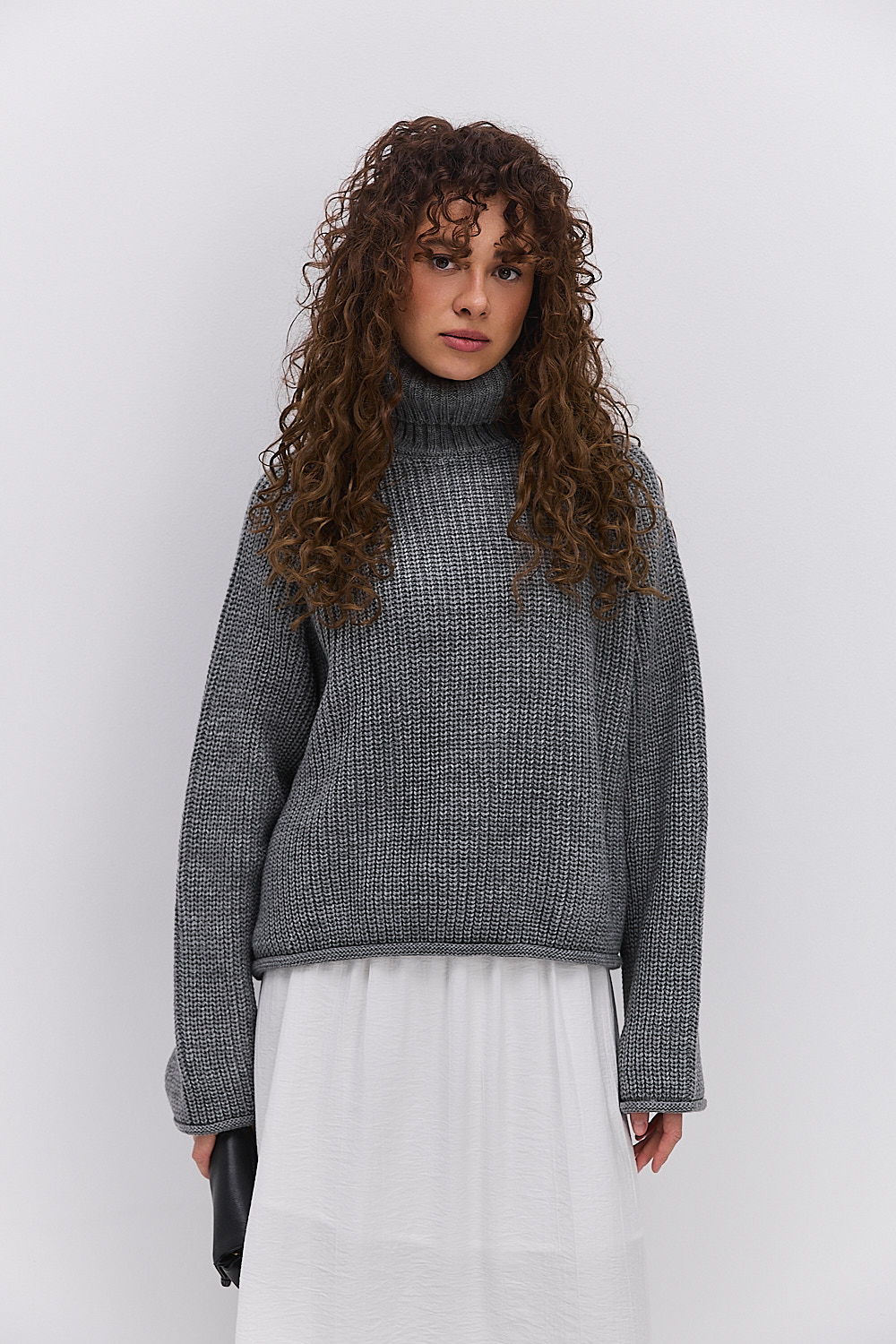 Жіночий в`язаний светр темно-сірий з рукавами-регланами