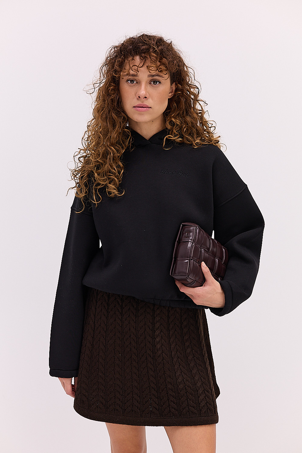 Жіноче утеплене худі чорне з вишивкою That girl