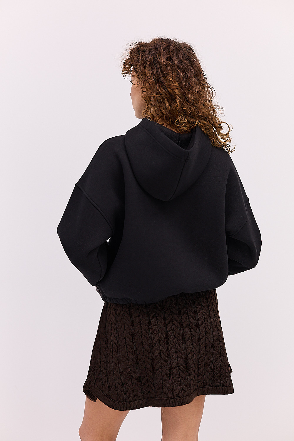 Жіноче утеплене худі чорне з вишивкою That girl