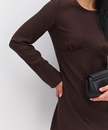 Коротка атласна сукня з довгими рукавами шоколадна