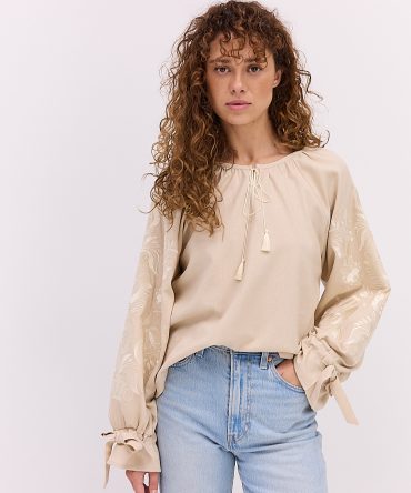 Жіноча вишиванка бежева з бежевим деревом життя гладдю