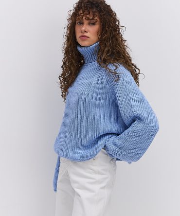 Жіночий в`язаний светр світло-блакитний з рукавами-регланами