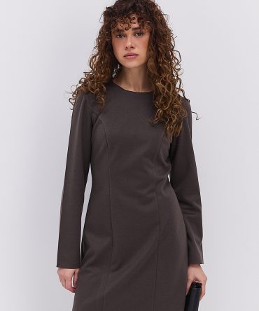 Коротка зимова сукня темно-кавова з рельєфними швами