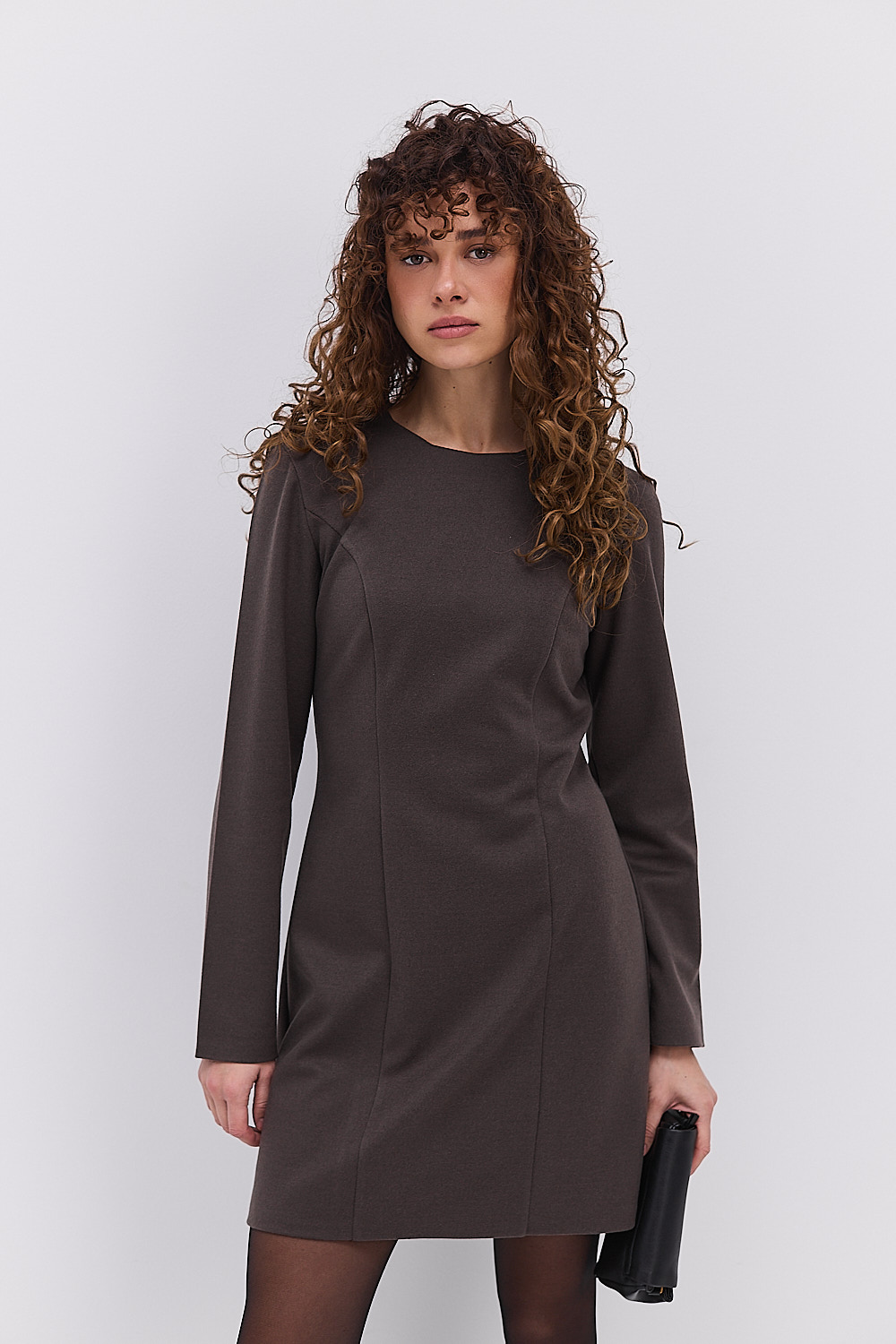 Коротка зимова сукня темно-кавова з рельєфними швами
