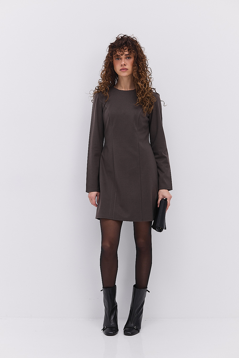 Коротка зимова сукня темно-кавова з рельєфними швами