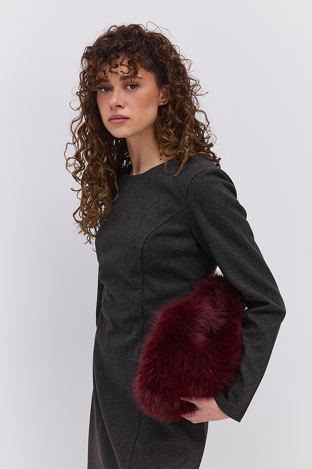 Коротка зимова сукня темно-сіра з рельєфними швами