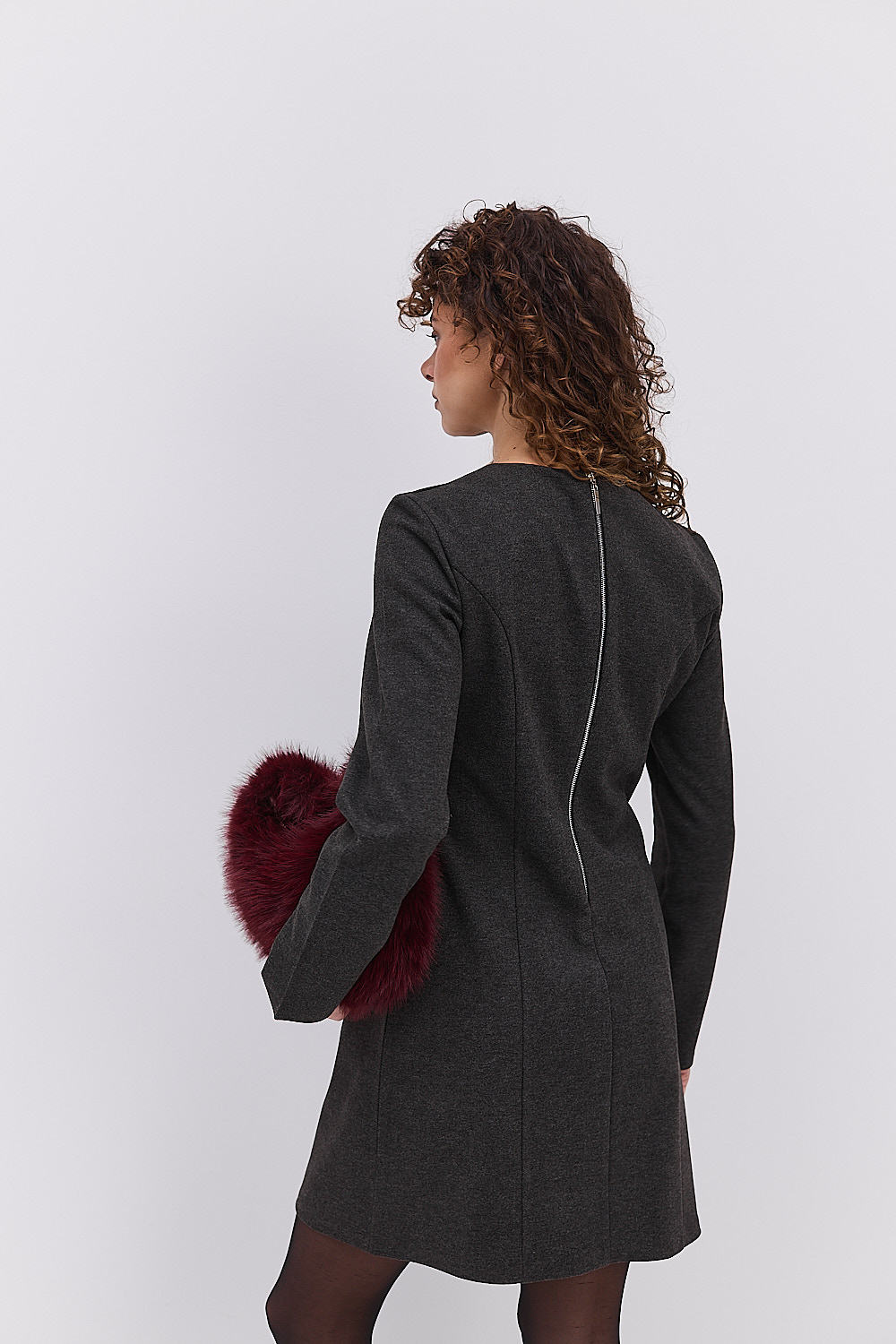 Коротка зимова сукня темно-сіра з рельєфними швами