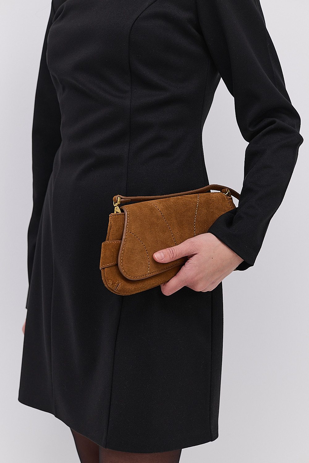 Коротка зимова сукня чорна з рельєфними швами