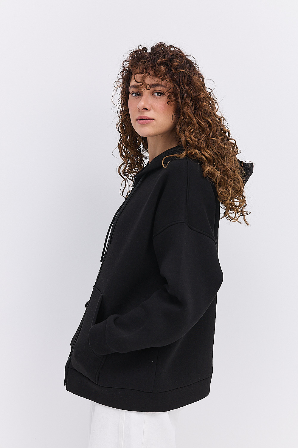 Жіночий утеплений світшот з капюшоном і блискавкою чорний