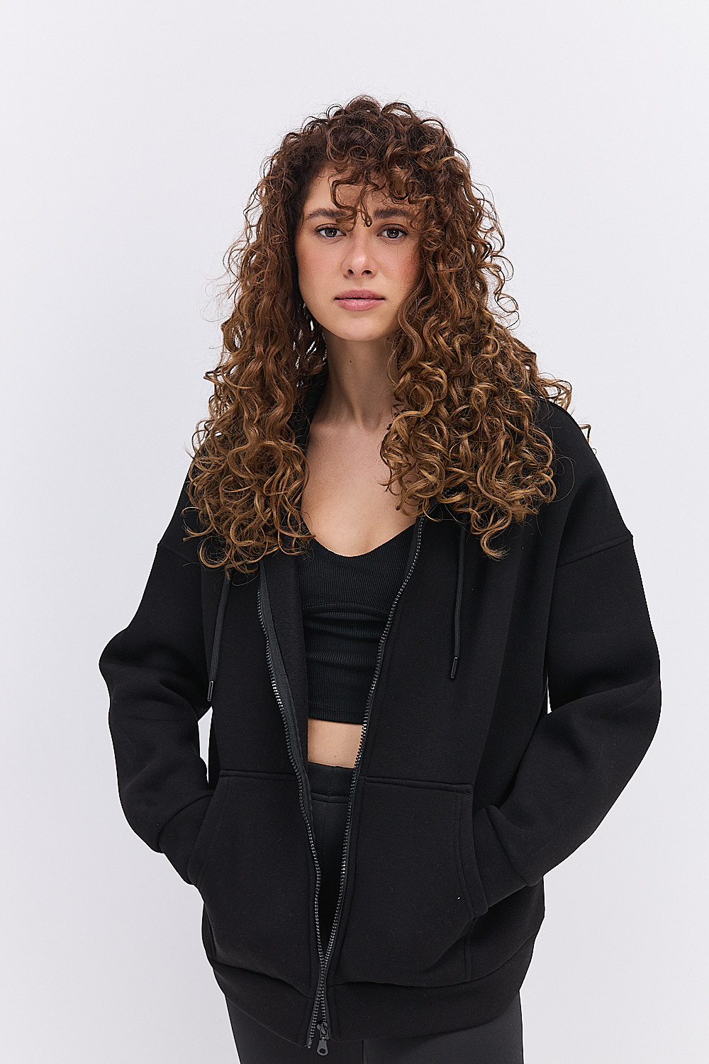 Жіночий утеплений світшот з капюшоном і блискавкою чорний