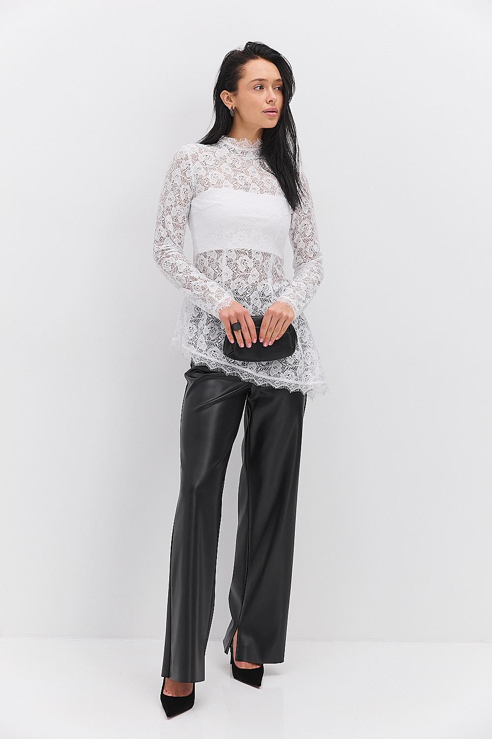 Мереживна блуза біла з асиметричним низом і топом у комплекті