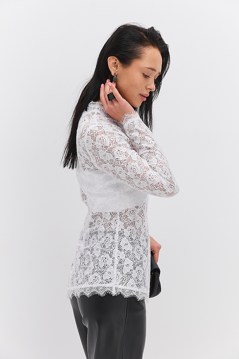 Мереживна блуза біла з асиметричним низом і топом у комплекті