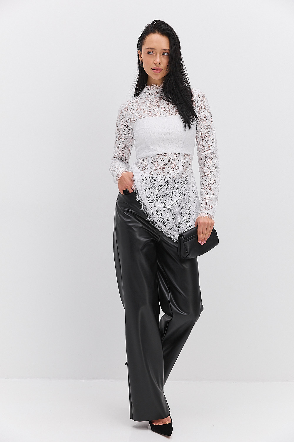 Мереживна блуза біла з асиметричним низом і топом у комплекті