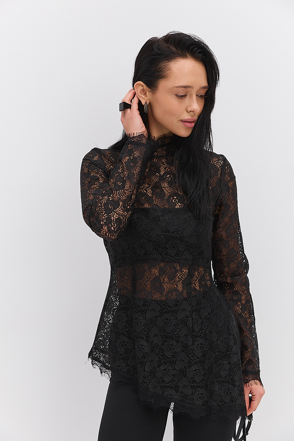 Мереживна блуза чорна з асиметричним низом і топом у комплекті