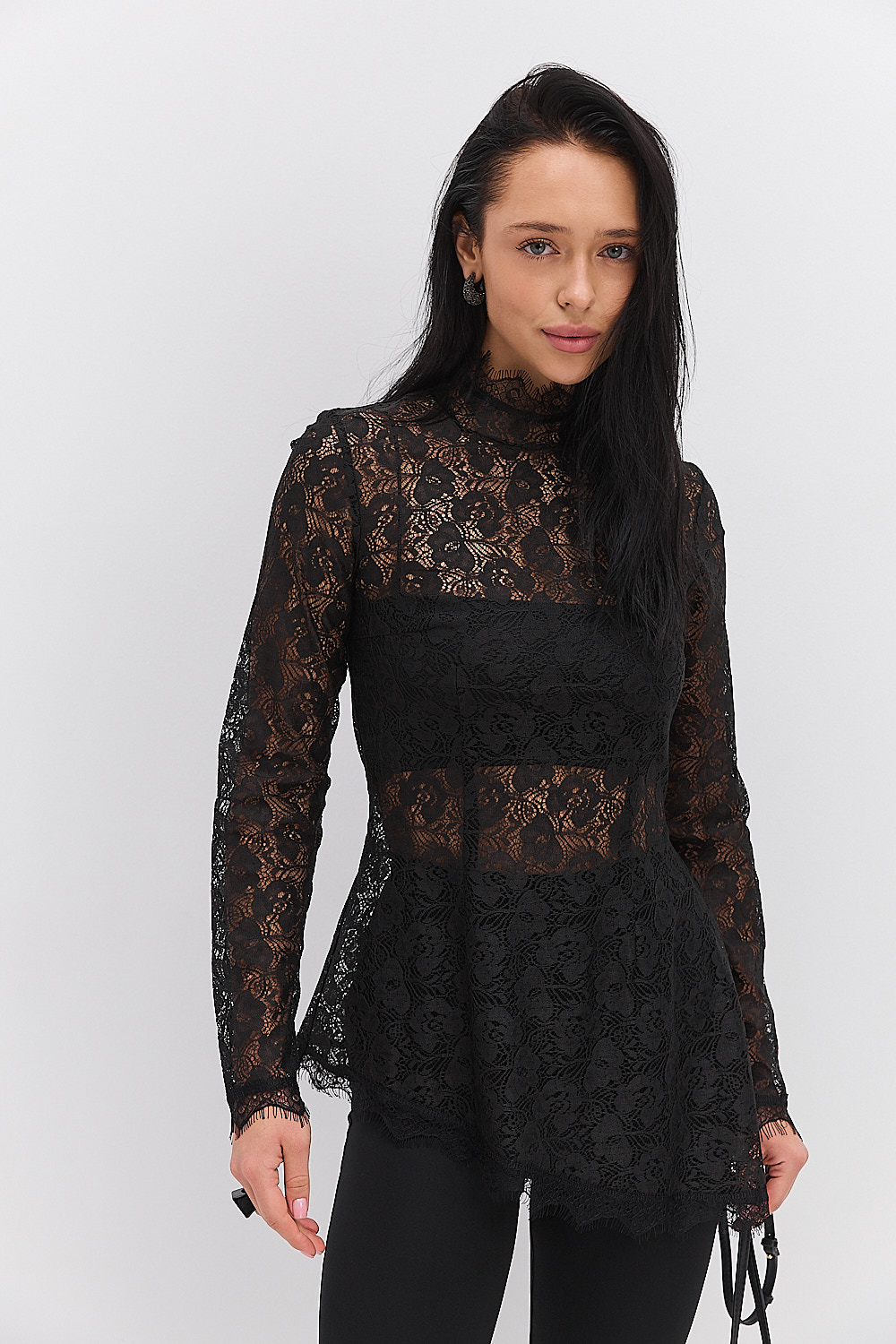 Мереживна блуза чорна з асиметричним низом і топом у комплекті