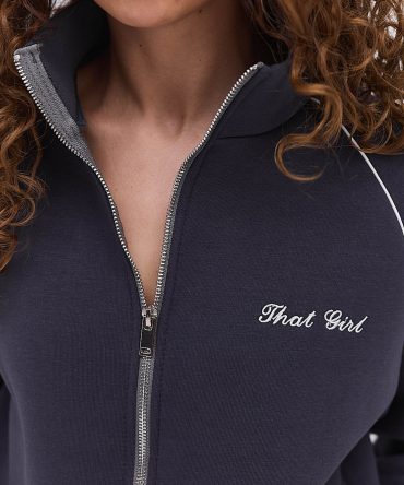 Жіночий спортивний костюм зимовий графітовий з вишивкою That girl