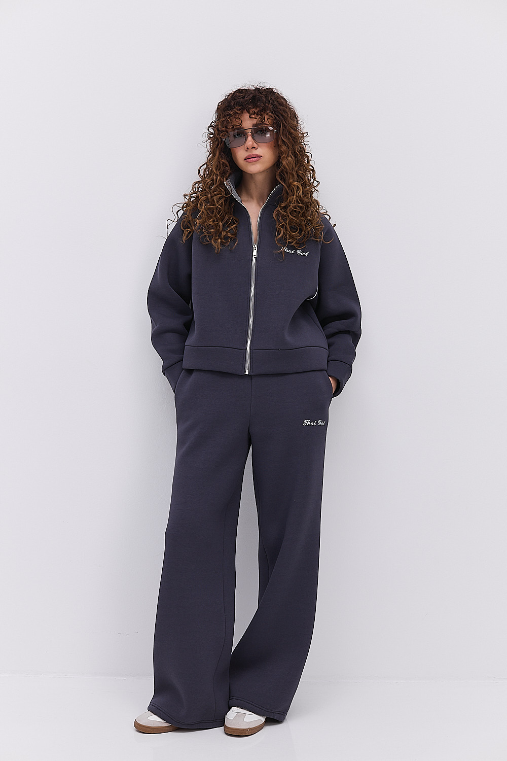 Жіночий спортивний костюм зимовий графітовий з вишивкою That girl