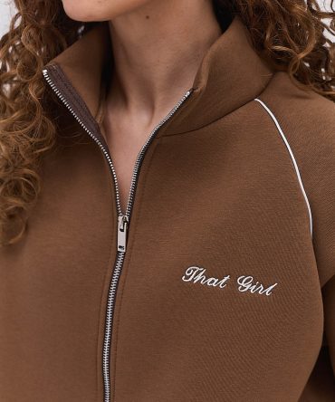 Жіночий спортивний костюм зимовий коричневий з вишивкою That girl