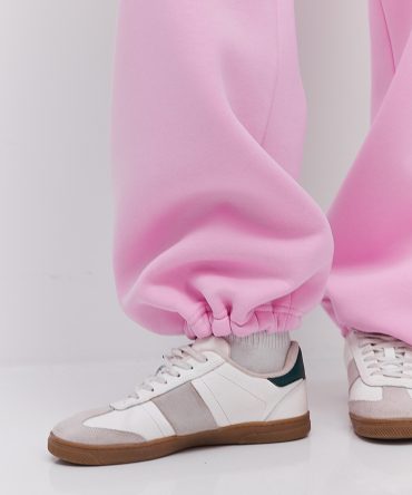 Жіночий спортивний костюм зимовий рожевий з вишивкою That girl