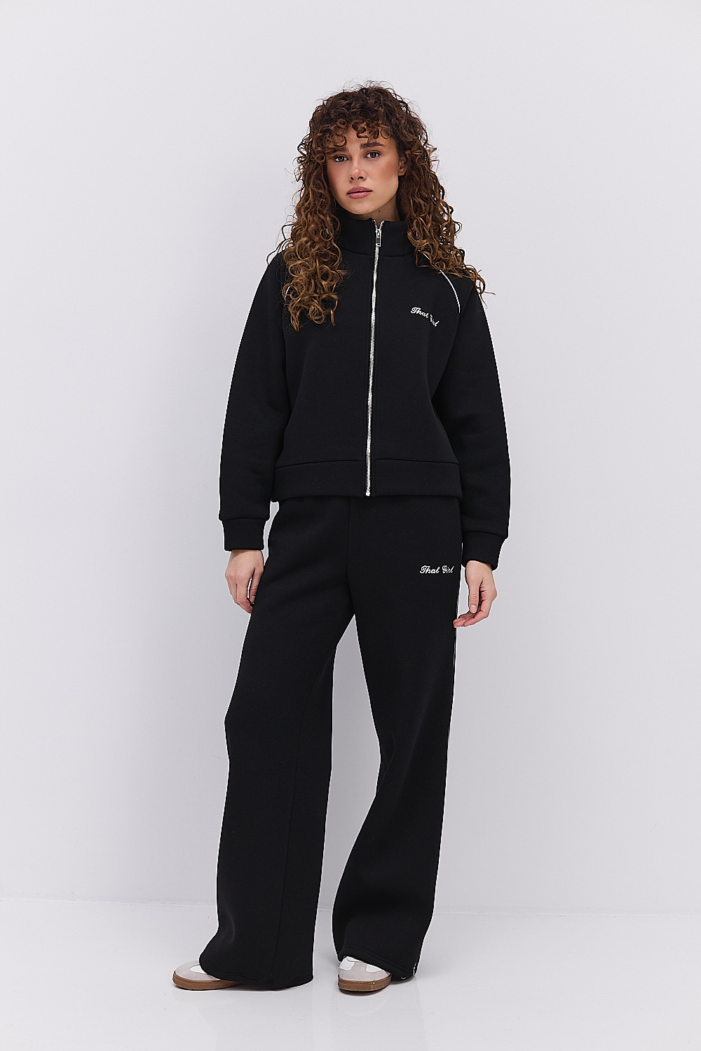 Жіночий спортивний костюм зимовий чорний з вишивкою That girl