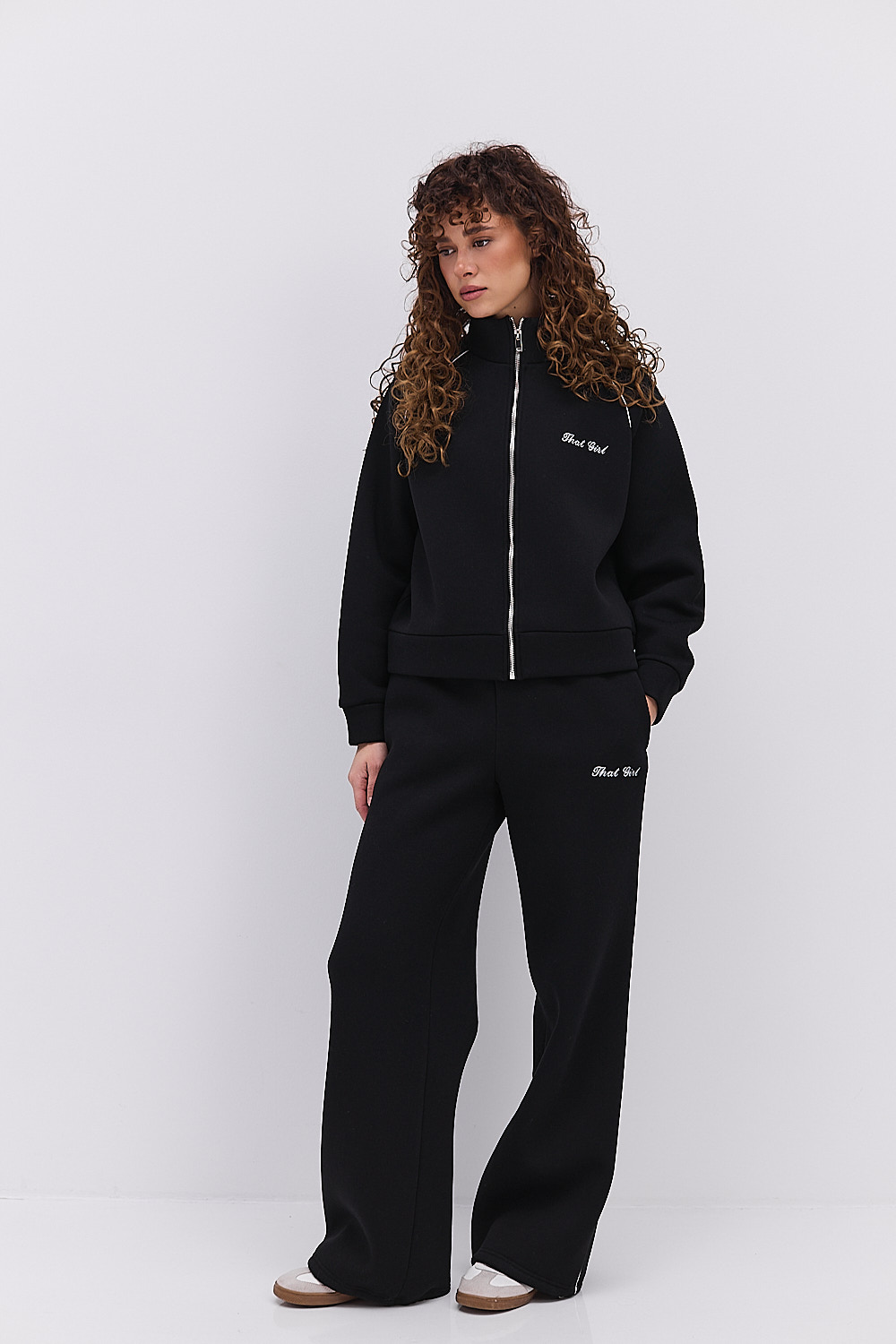 Жіночий спортивний костюм зимовий чорний з вишивкою That girl