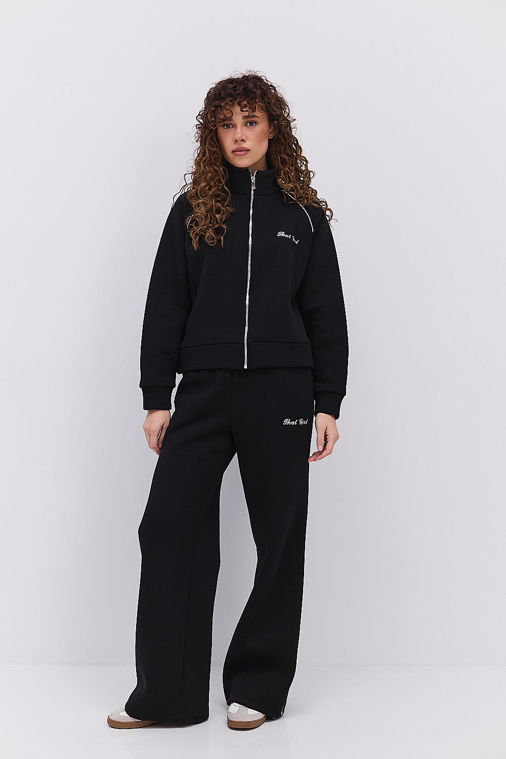 Жіночий спортивний костюм зимовий чорний з вишивкою That girl