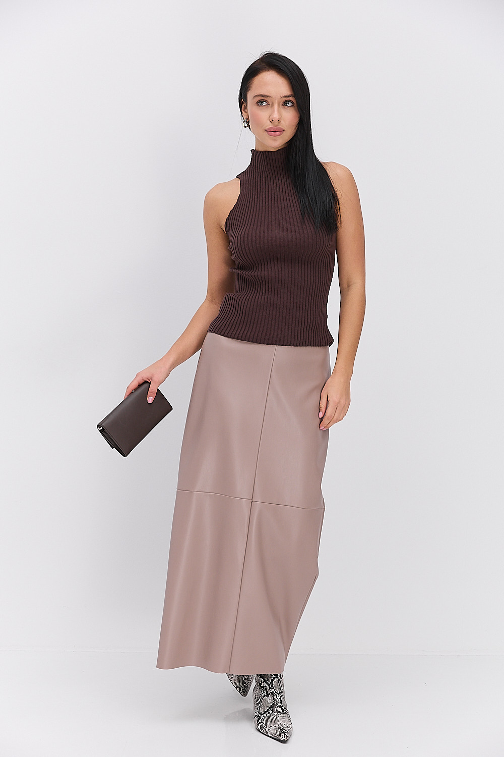 Жіночий в`язаний топ без рукавів коричневий