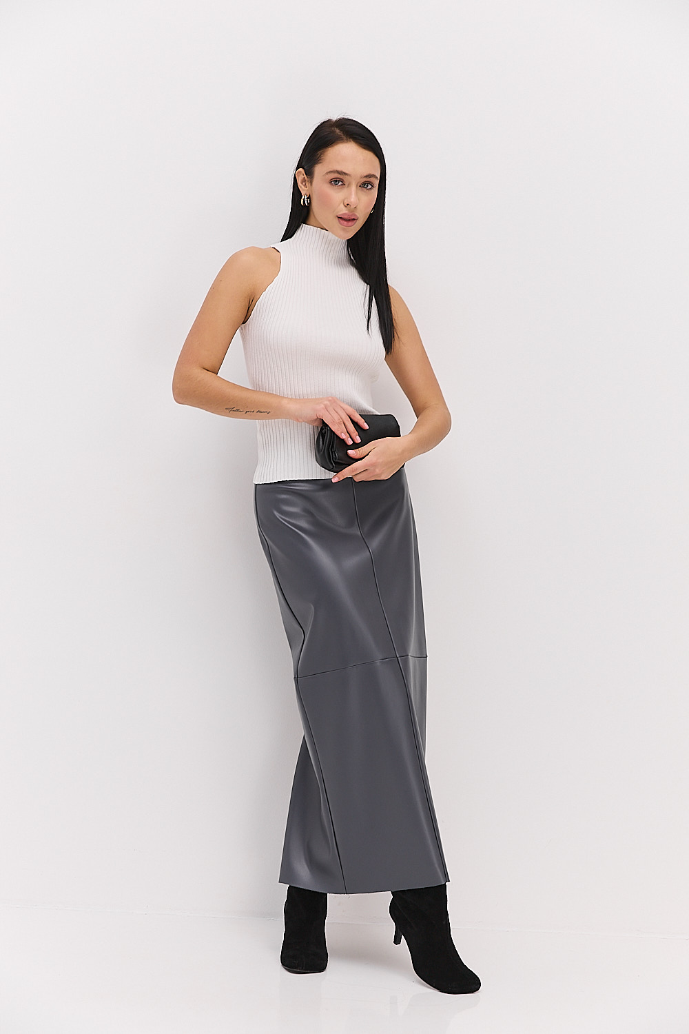 Жіночий в`язаний топ без рукавів молочний