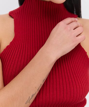 Жіночий в`язаний топ без рукавів темно-червоний