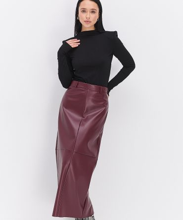 Жіночий лонгслів чорний з плечиками і вирізом для великого пальця