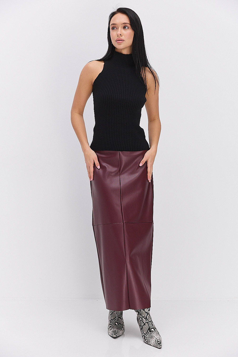 Жіночий в`язаний топ без рукавів чорний