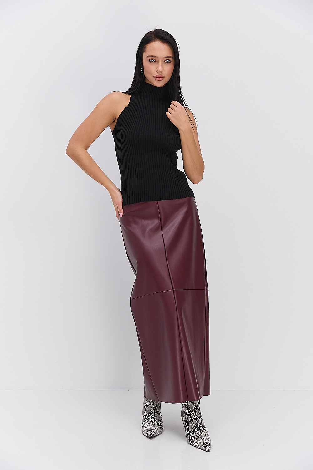 Жіночий в`язаний топ без рукавів чорний