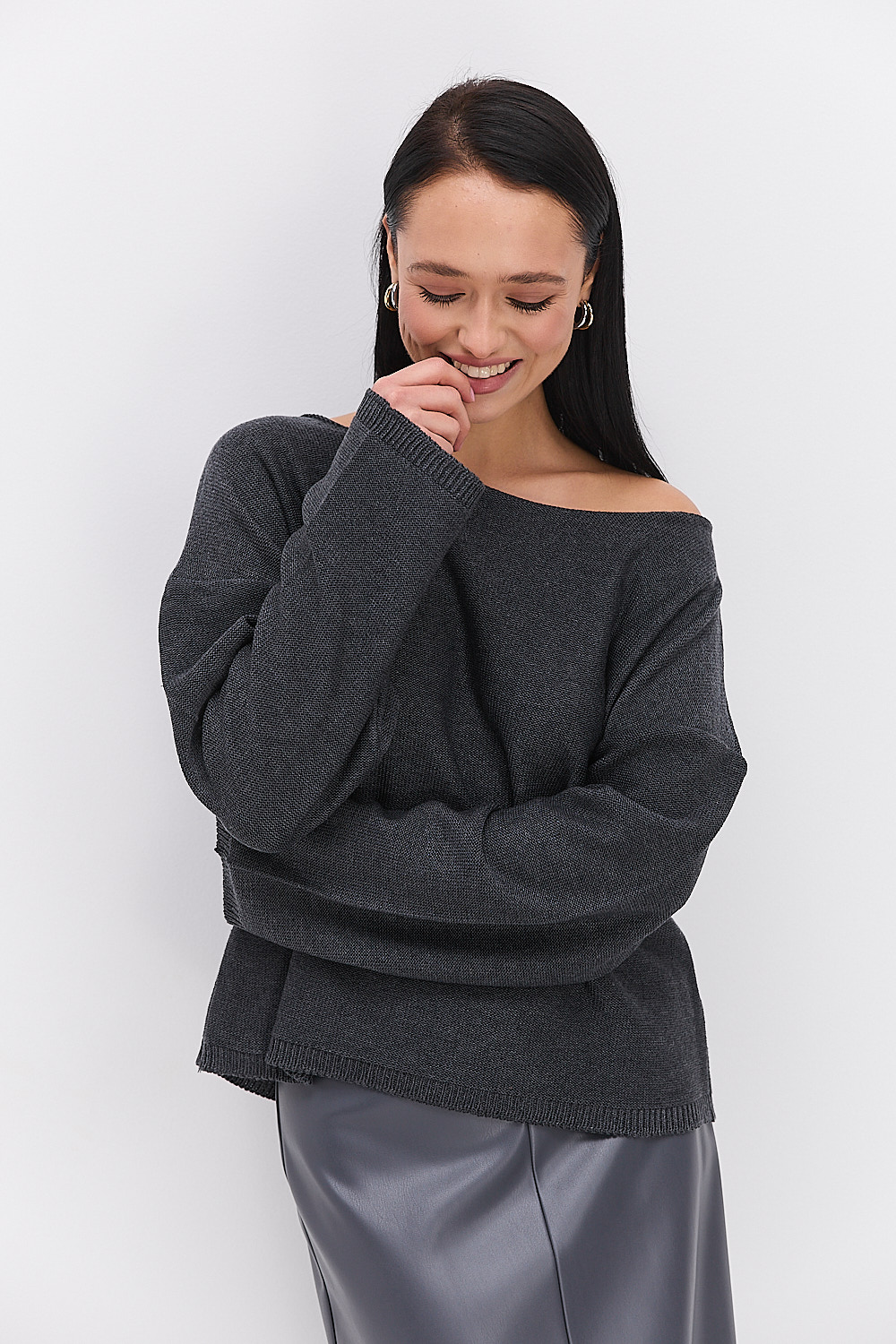 Жіночий в`язаний джемпер oversize графітовий