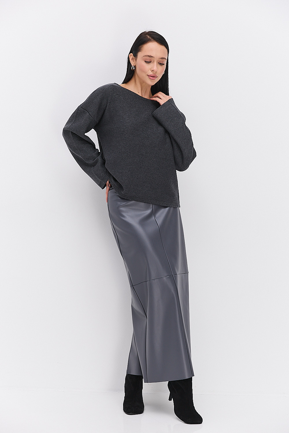 Жіночий в`язаний джемпер oversize графітовий