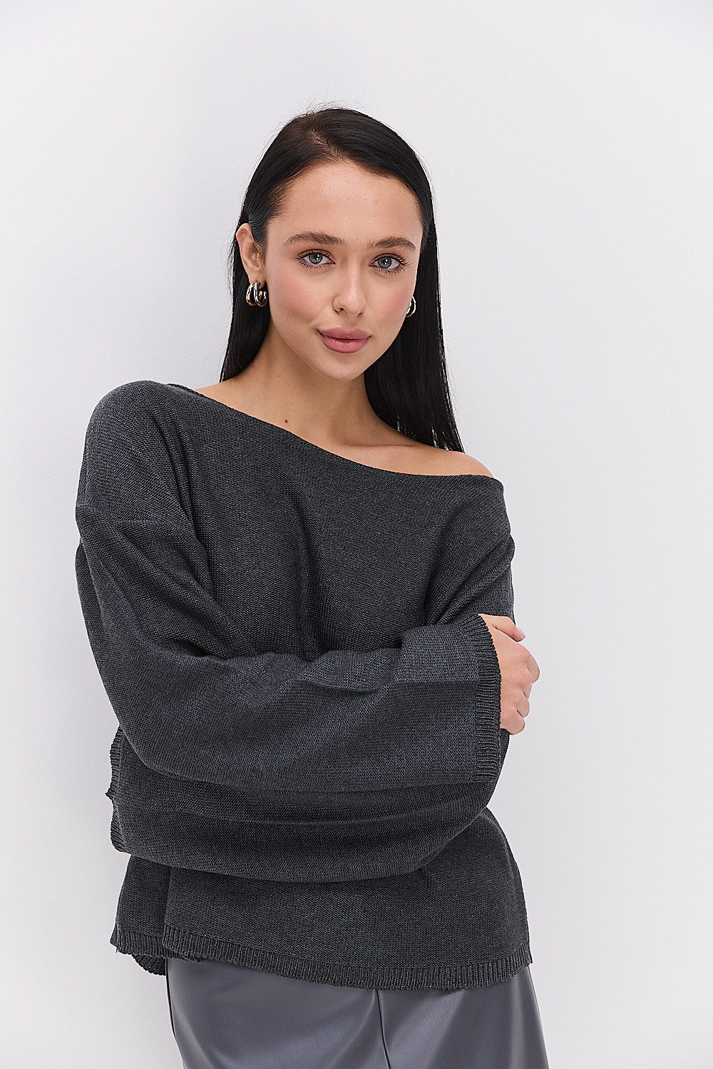 Жіночий в`язаний джемпер oversize графітовий
