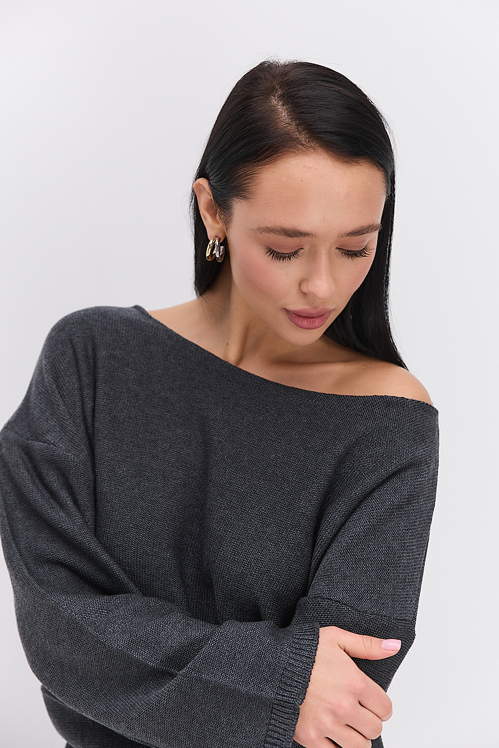 Жіночий в`язаний джемпер oversize графітовий