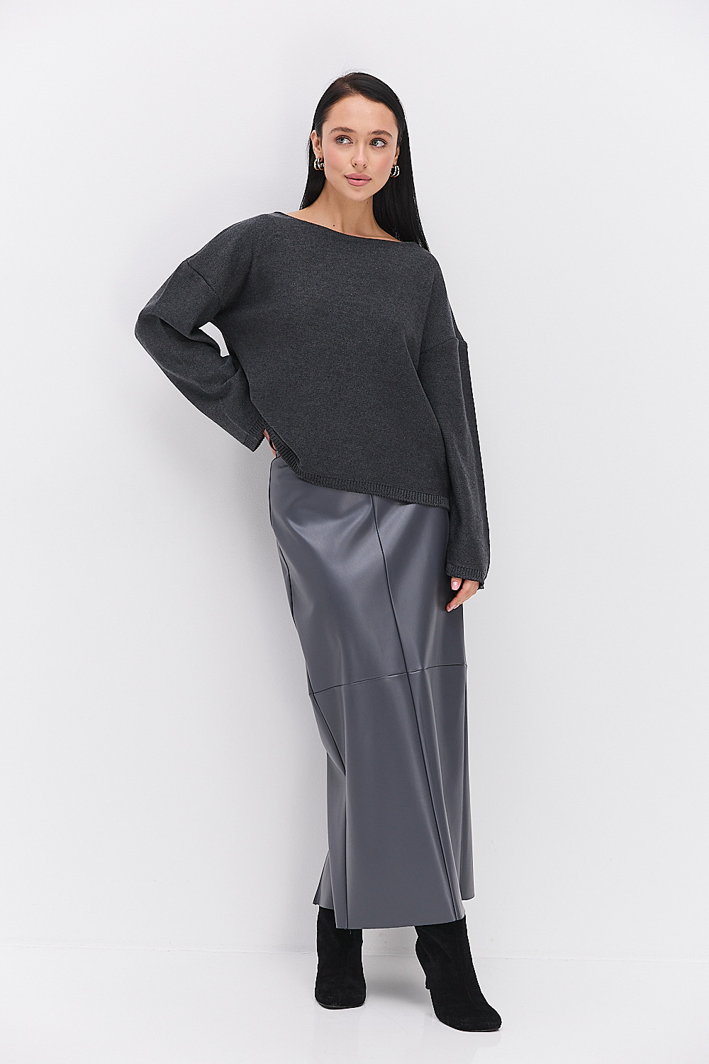 Жіночий в`язаний джемпер oversize графітовий