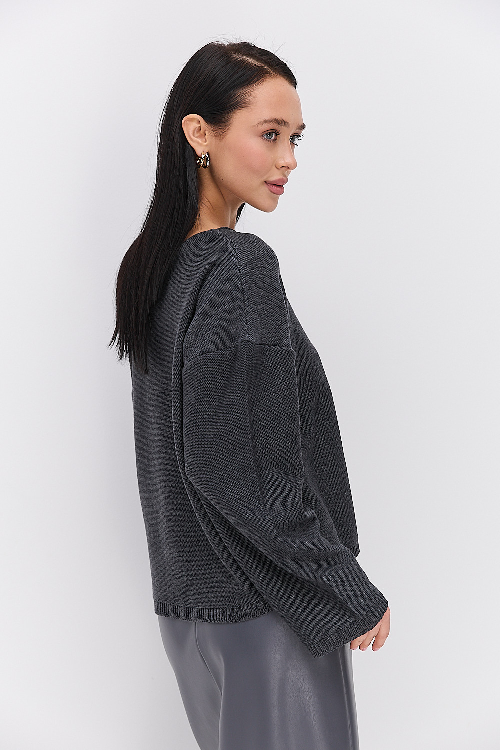 Жіночий в`язаний джемпер oversize графітовий