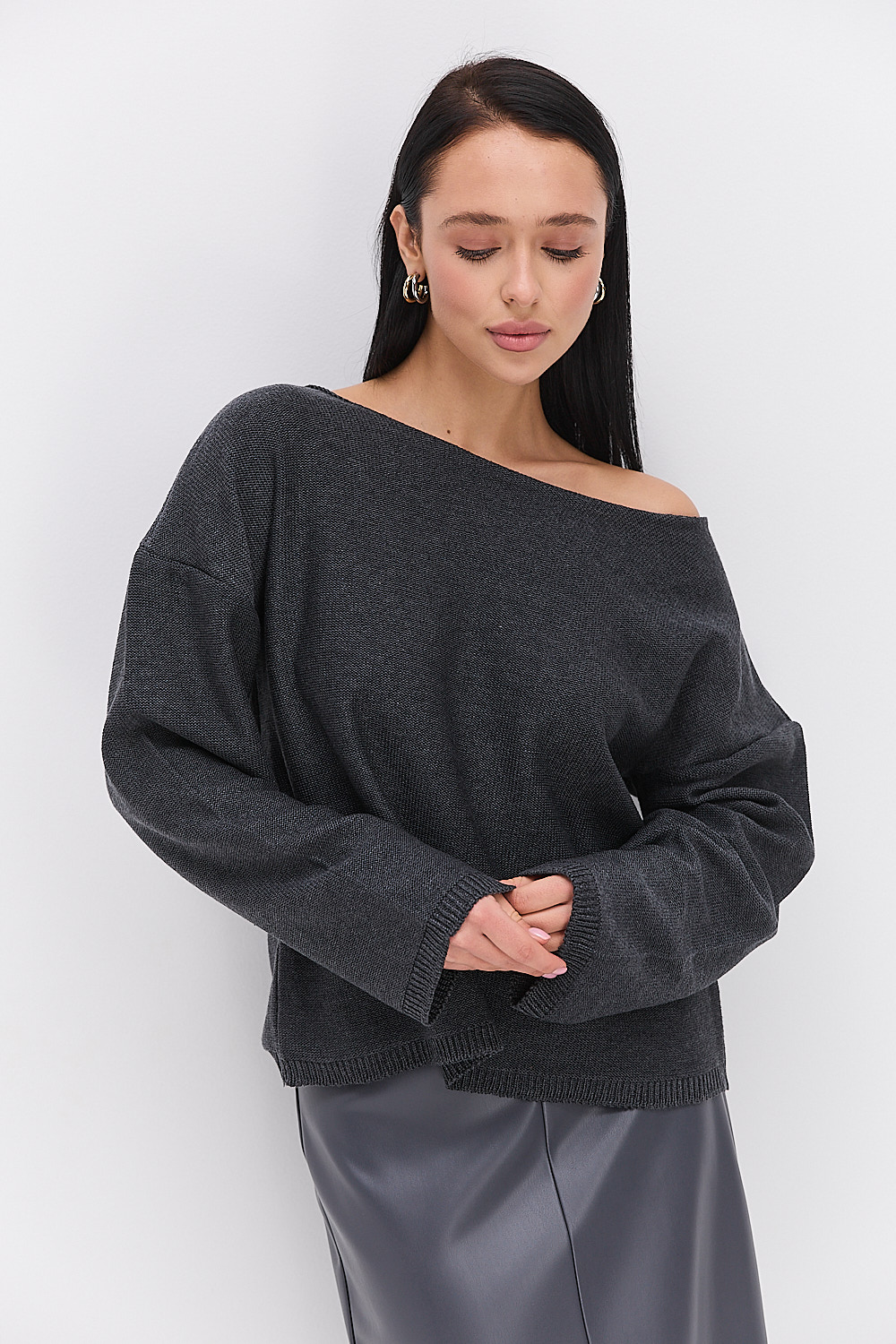 Жіночий в`язаний джемпер oversize графітовий