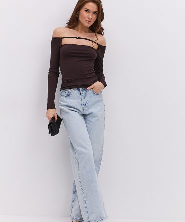 Жіночий лонгслів шоколадний з прямокутним вирізом над грудьми