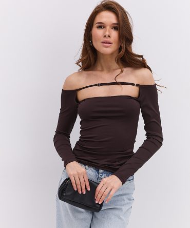 Жіночий лонгслів шоколадний з прямокутним вирізом над грудьми