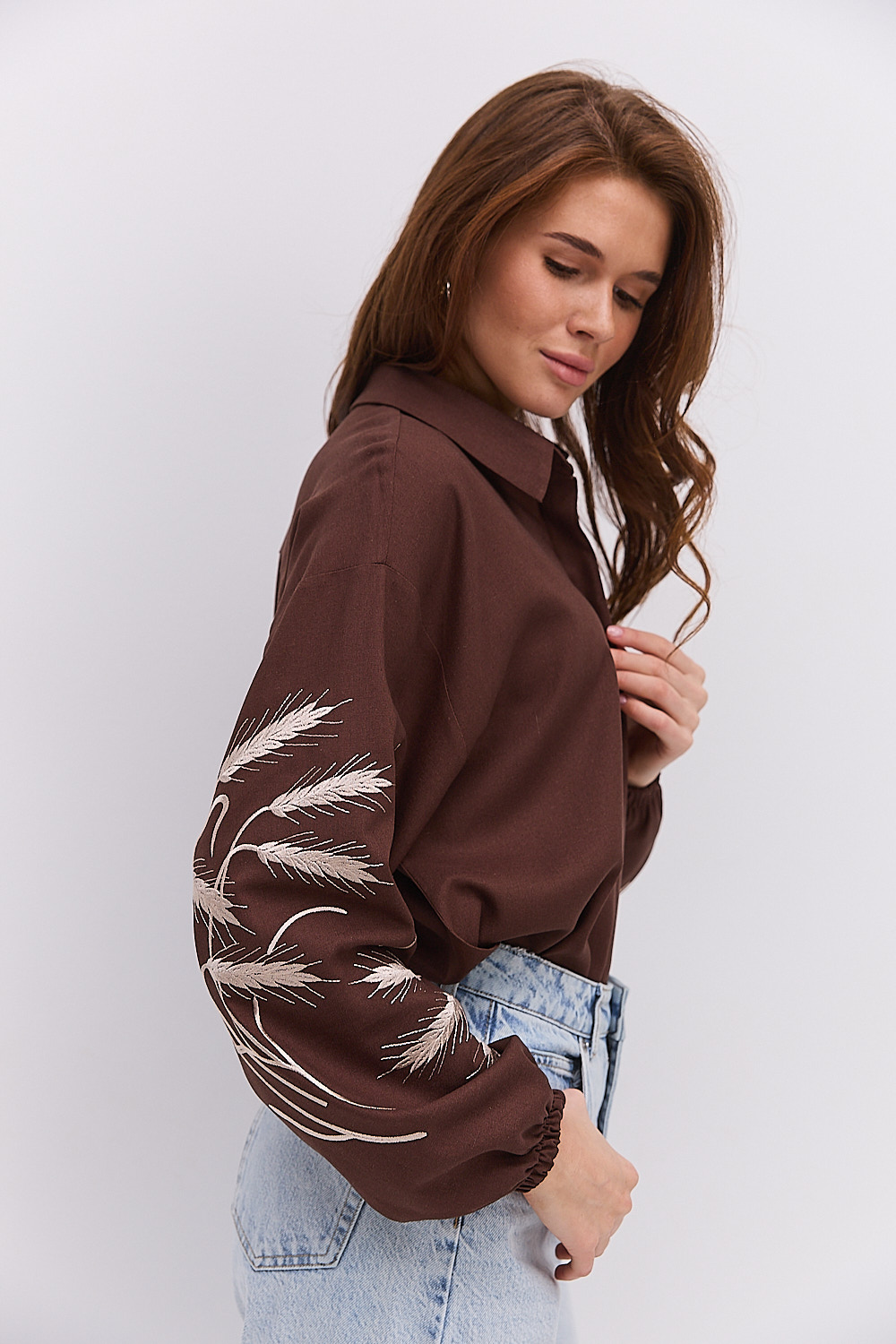 Жіноча сорочка-вишиванка шоколадна з бежевими колосками гладдю