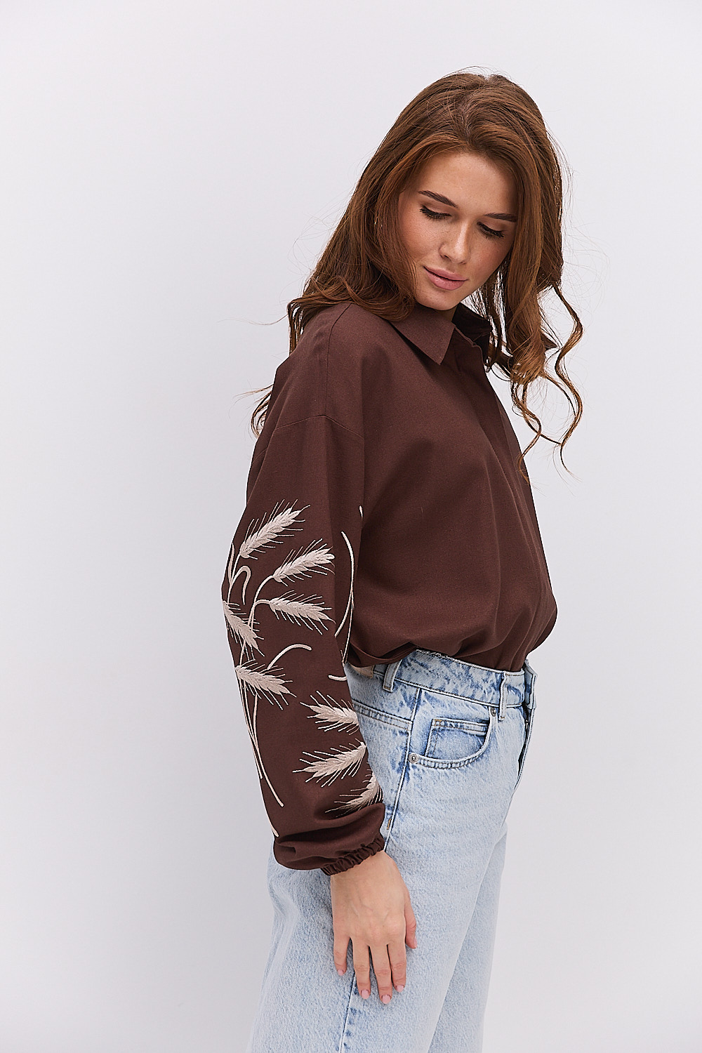 Жіноча сорочка-вишиванка шоколадна з бежевими колосками гладдю