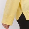 Жіночий в`язаний джемпер oversize лимонний з розрізами внизу