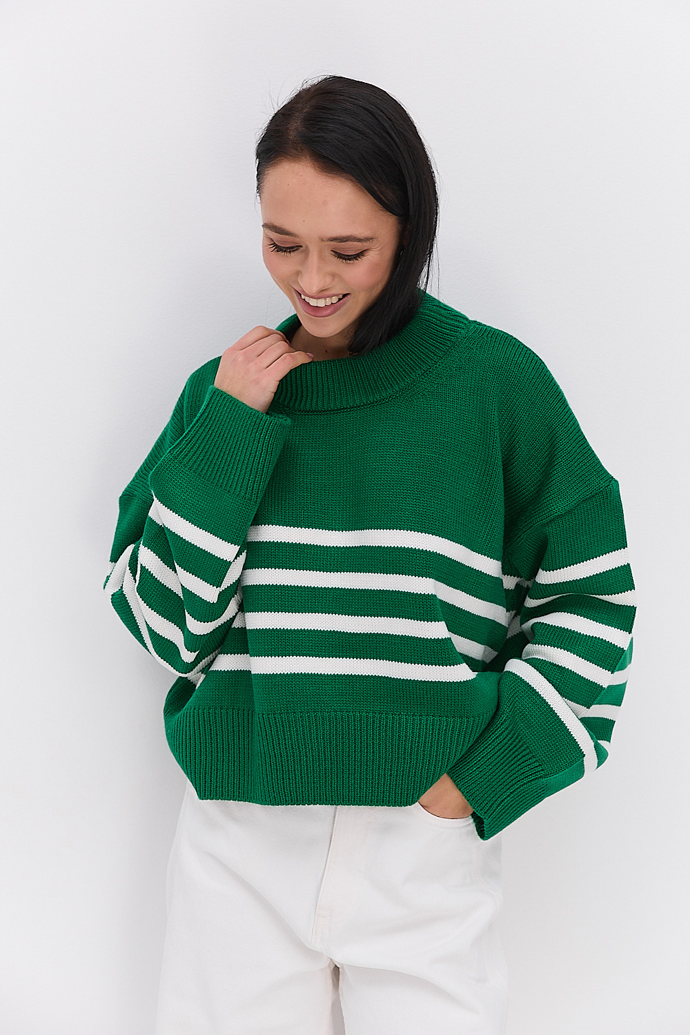 Жіночий в`язаний светр оверсайз світло-зелений в молочну смужку